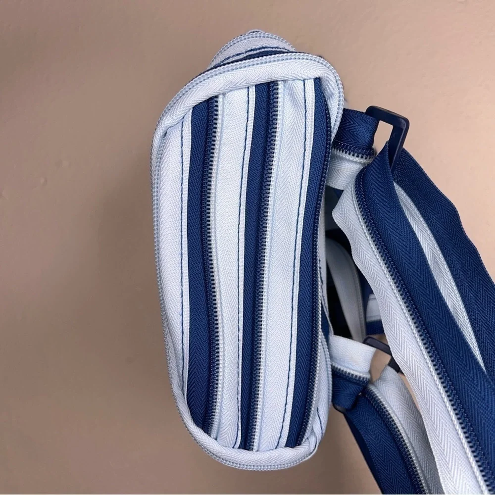 ZIP IT BRAND BACKPACK BLUE STRIPE PASTEL LIGHTWEIGHT TRAVEL